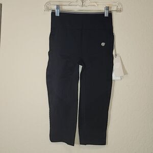 Jilla Black and gray accent capri leggings